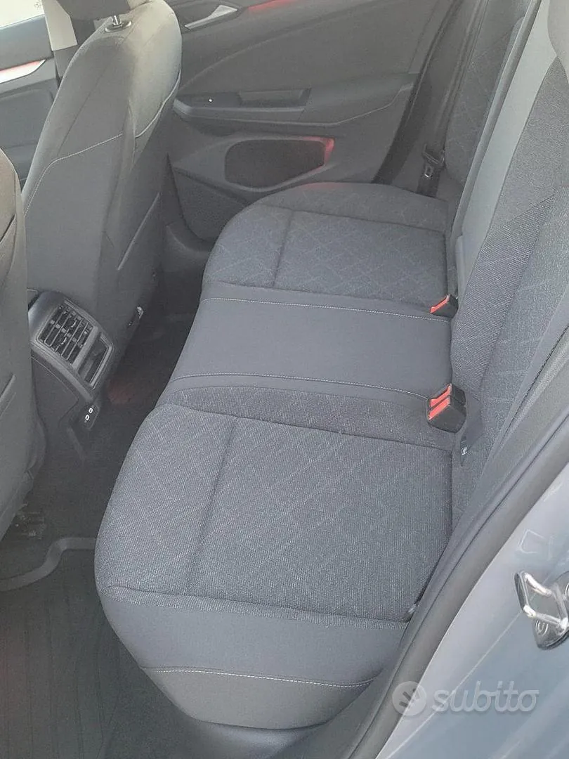 Volkswagen Golf 8 2024 photo 5