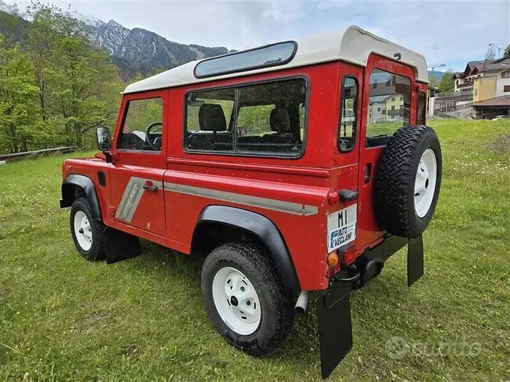 Land Rover Defender 1993 photo 4