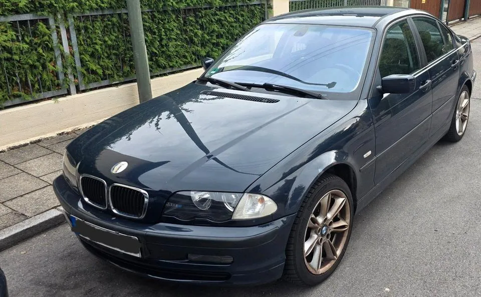 BMW 318I