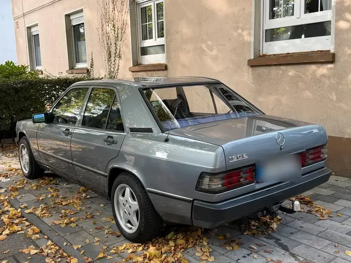 Mercedes-Benz 190E
