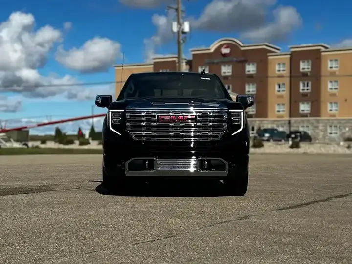 GMC Sierra 1500 2026 photo 2