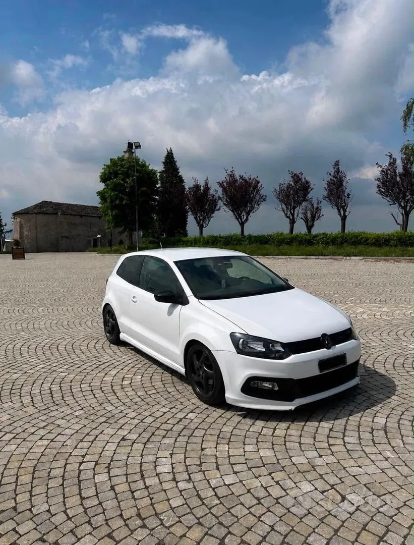 Volkswagen Polo 2011 photo 2