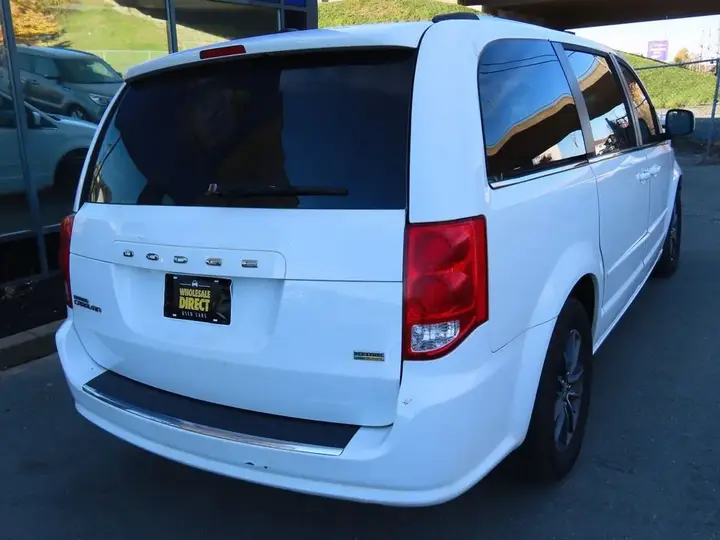 Dodge Grand Caravan 2017 photo 5
