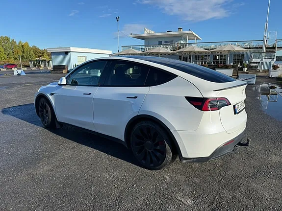 Tesla Model Y 2022 photo 2