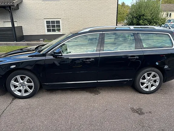Volvo V70 2015 photo 2
