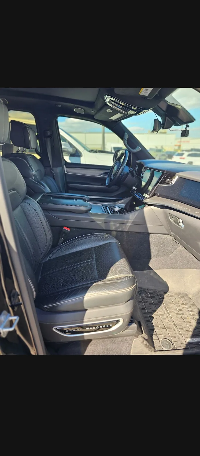 Jeep Grand Wagoneer 2023 photo 2