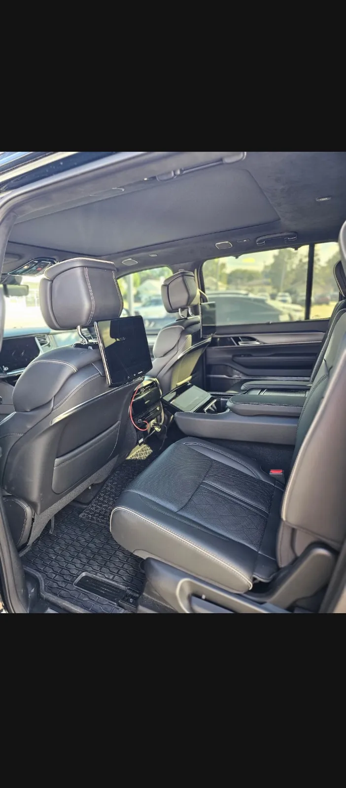 Jeep Grand Wagoneer 2023 photo 4