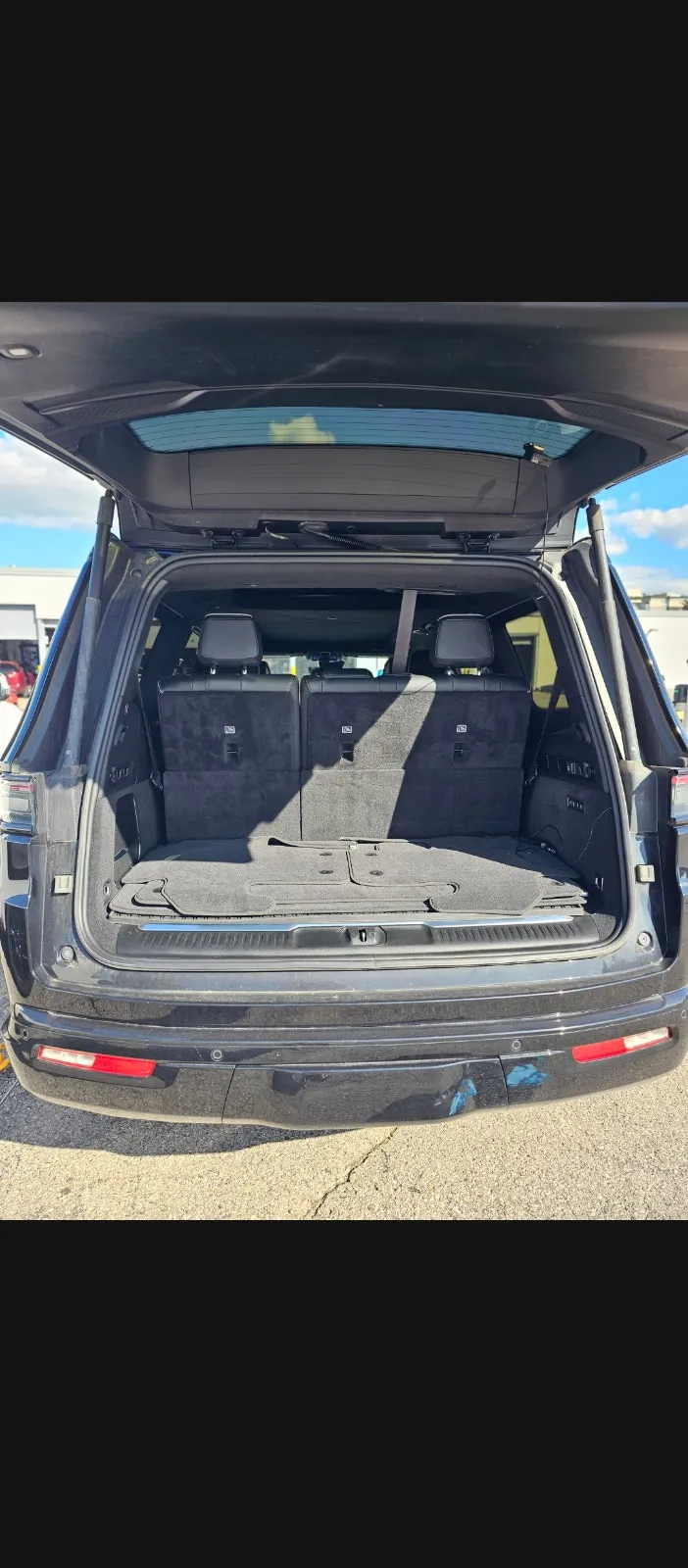 Jeep Grand Wagoneer 2023 photo 5
