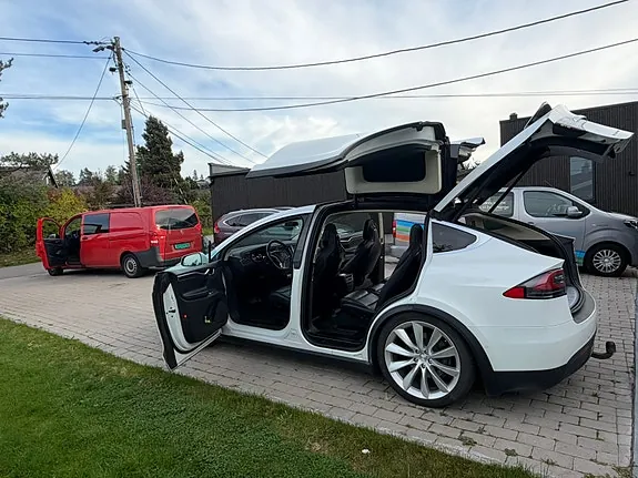 Tesla Model X 2016 photo 2