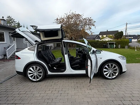 Tesla Model X 2016 photo 4