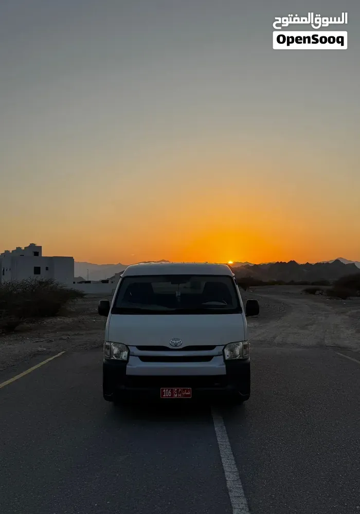 Toyota Hiace 2014 photo 3