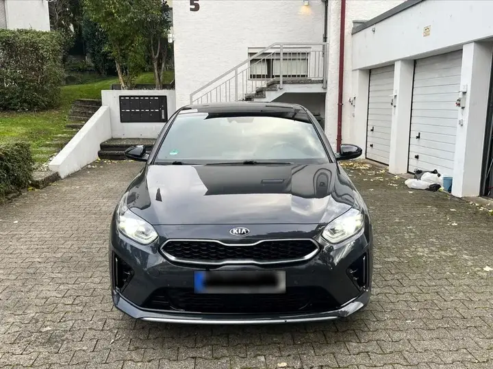 Kia Proceed