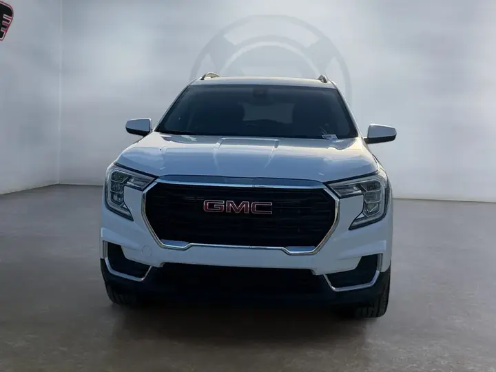 GMC Terrain 2024 photo 2