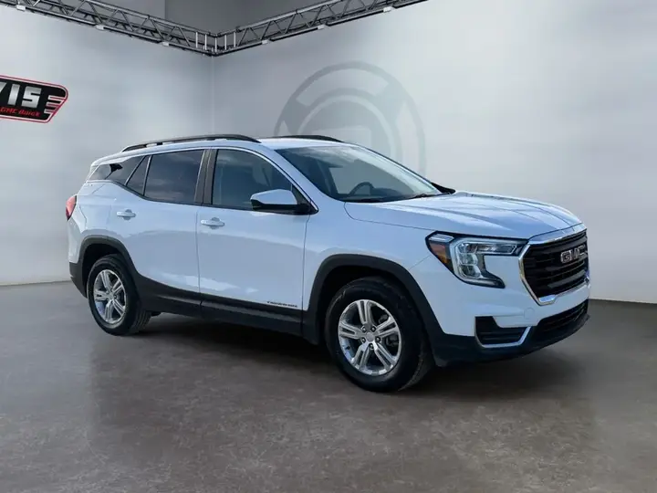 GMC Terrain 2024 photo 3
