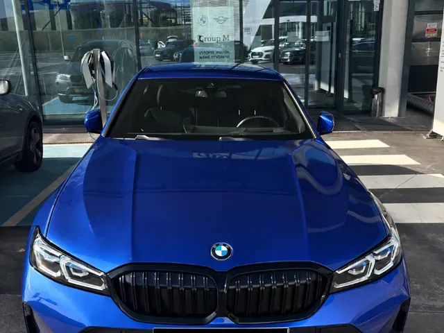 BMW 3 Series 2022 photo 3