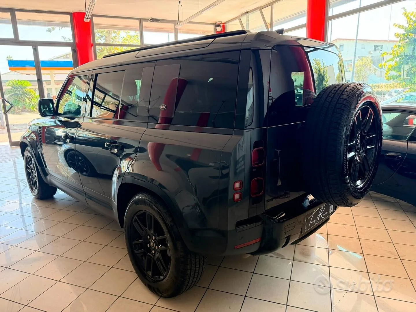 Land Rover Defender 2021 photo 5