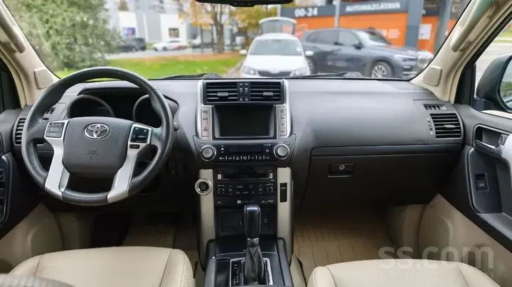Toyota Land Cruiser 2010 photo 4