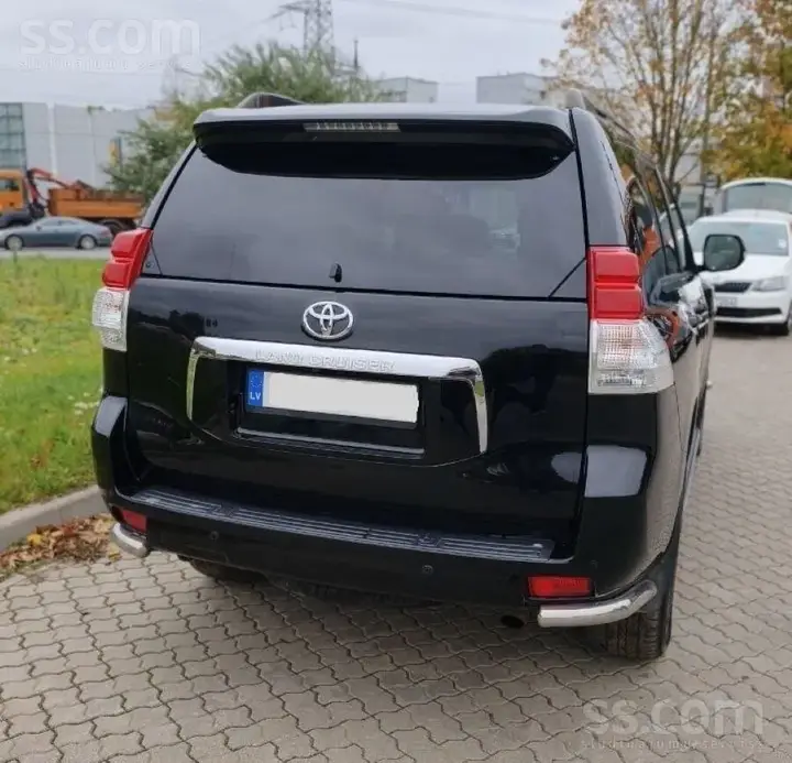 Toyota Land Cruiser 2010 photo 2