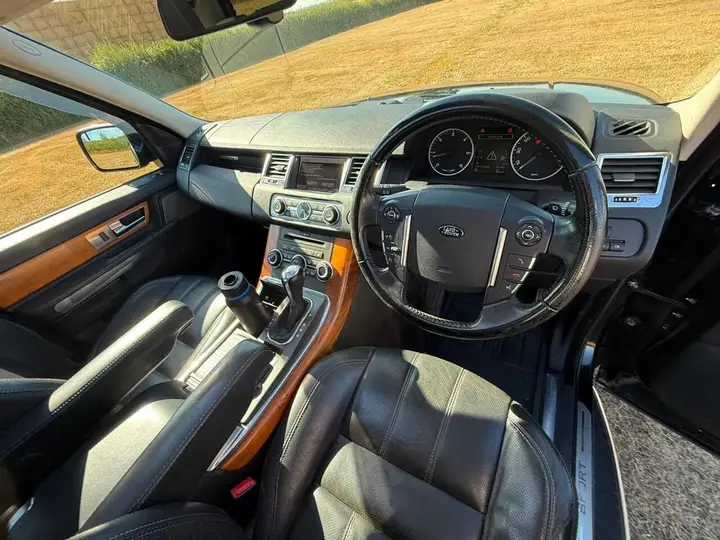Land Rover Range Rover Sport 2010 photo 5