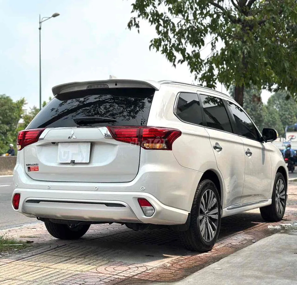 Mitsubishi Outlander 2023 photo 3