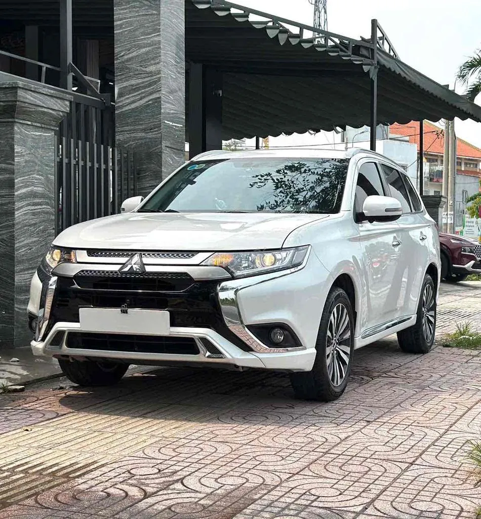 Mitsubishi Outlander 2023 photo 2