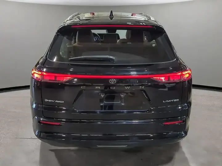 Toyota Crown Signia 2025 photo 5