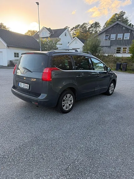 Peugeot 5008 2010 photo 2