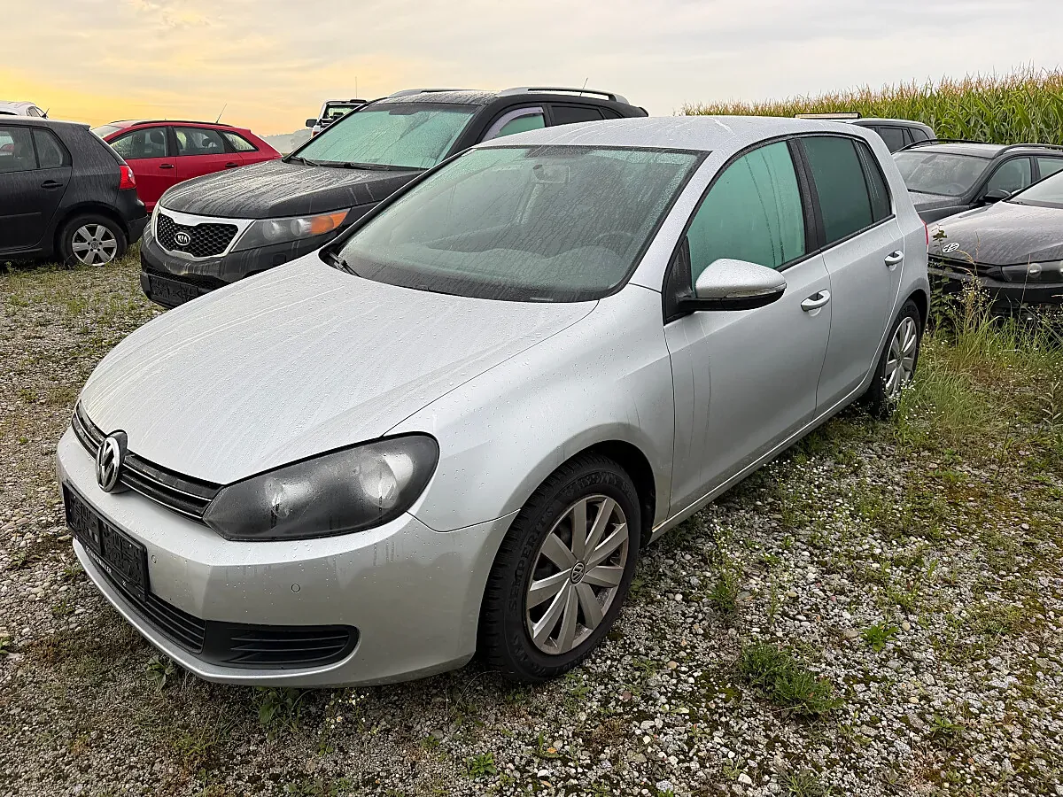 Volkswagen Golf 2010 photo 2