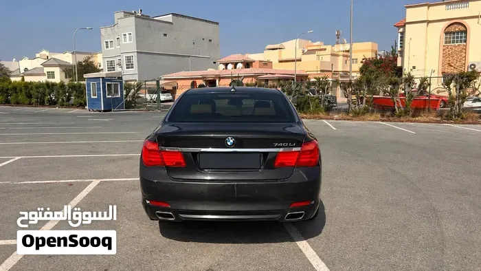 BMW 7 Series 2011 photo 2