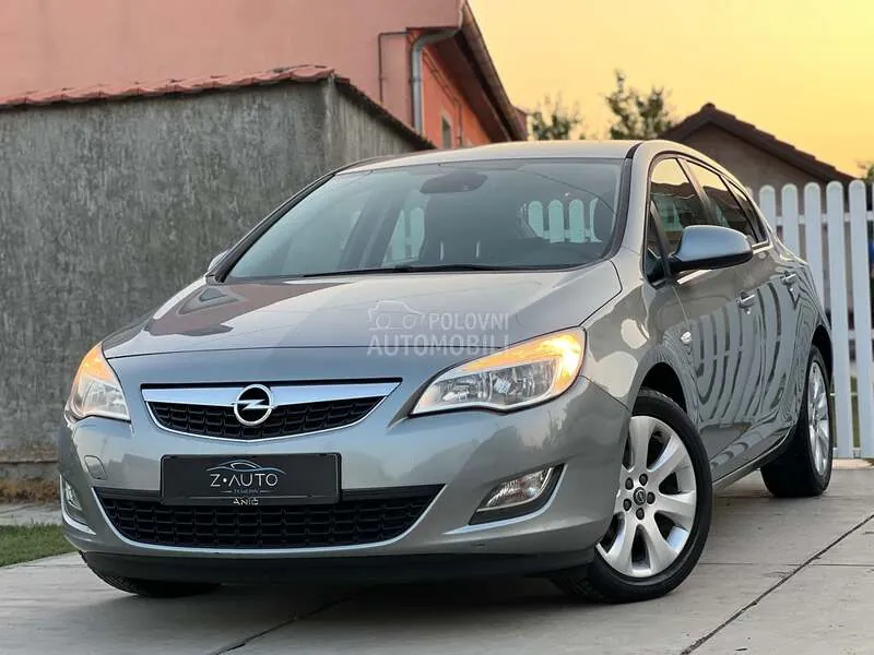 Opel Astra J