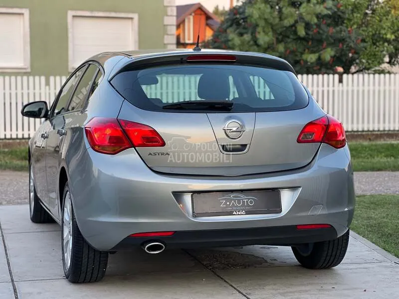 Opel Astra J 2012 photo 5