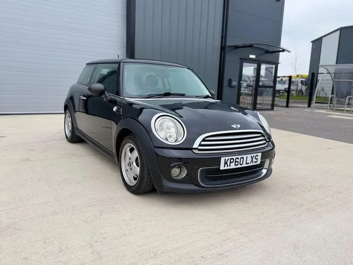 Mini Hatch 2010 photo 4