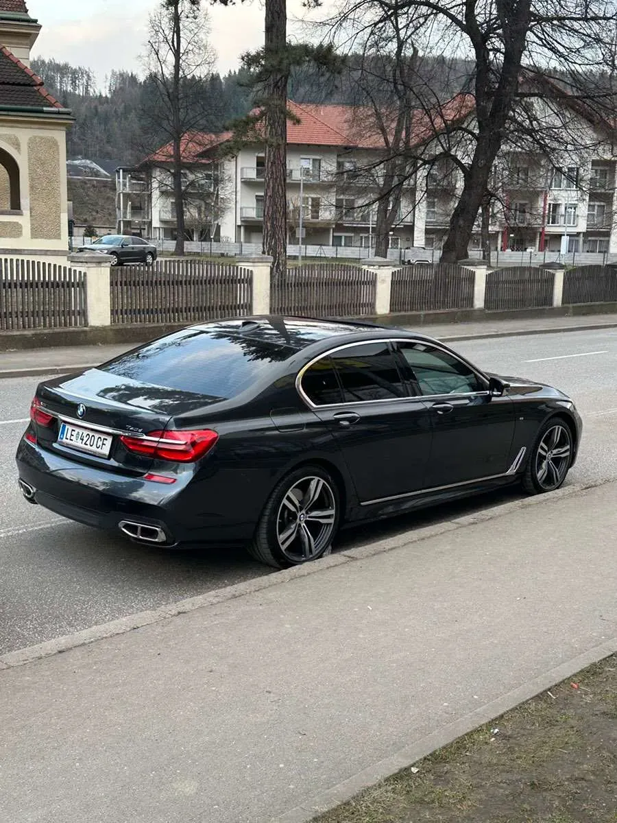 BMW 7 Series 2016 photo 2
