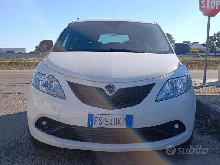 Lancia Ypsilon 2018 photo 2