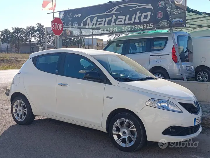 Lancia Ypsilon