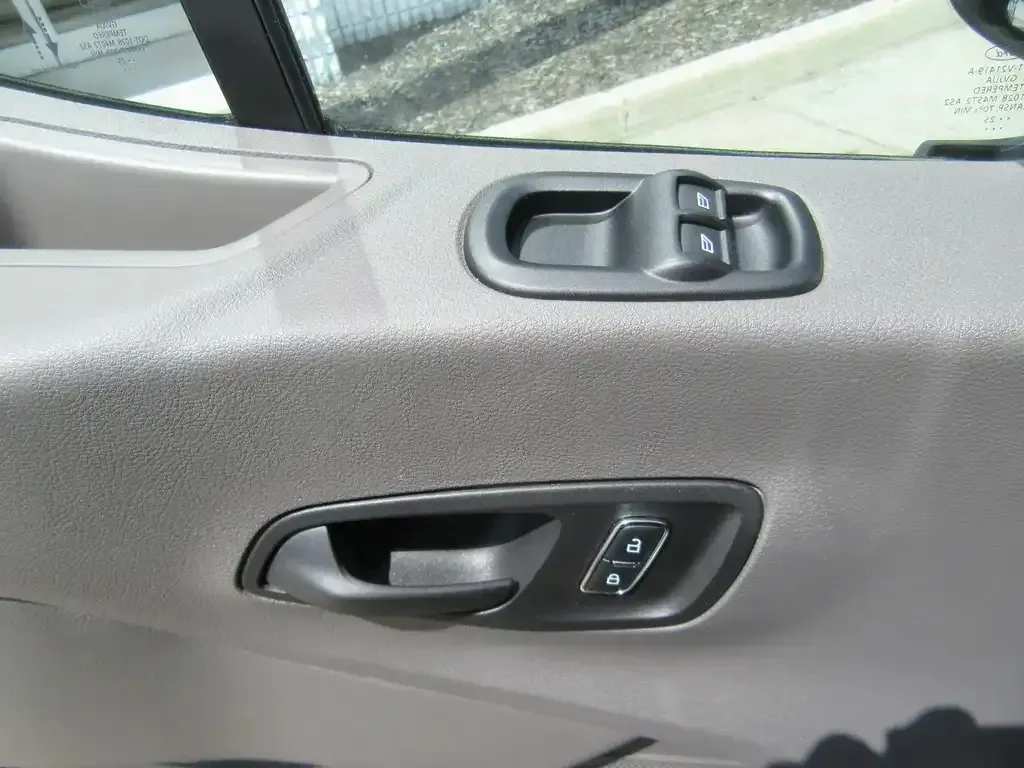 Ford Transit 2024 photo 4