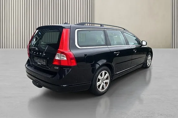 Volvo V70 2012 photo 2