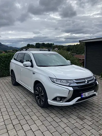 Mitsubishi Outlander 2018 photo 2
