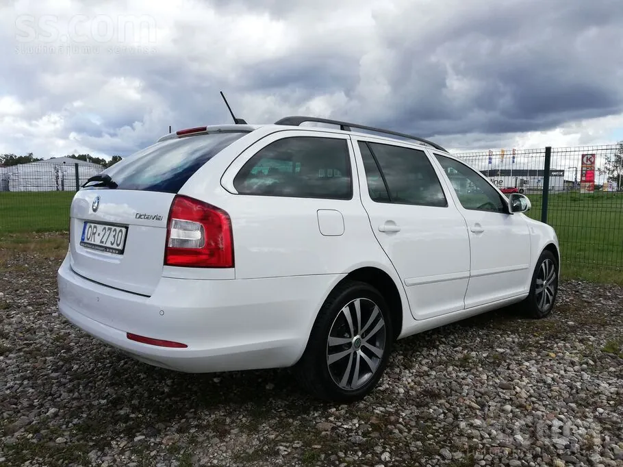 Skoda Octavia 2012 photo 2