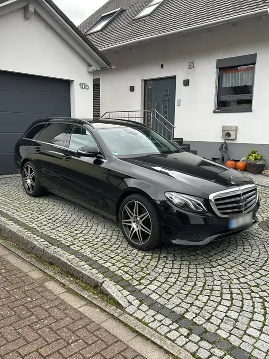 Mercedes-Benz E 220 D