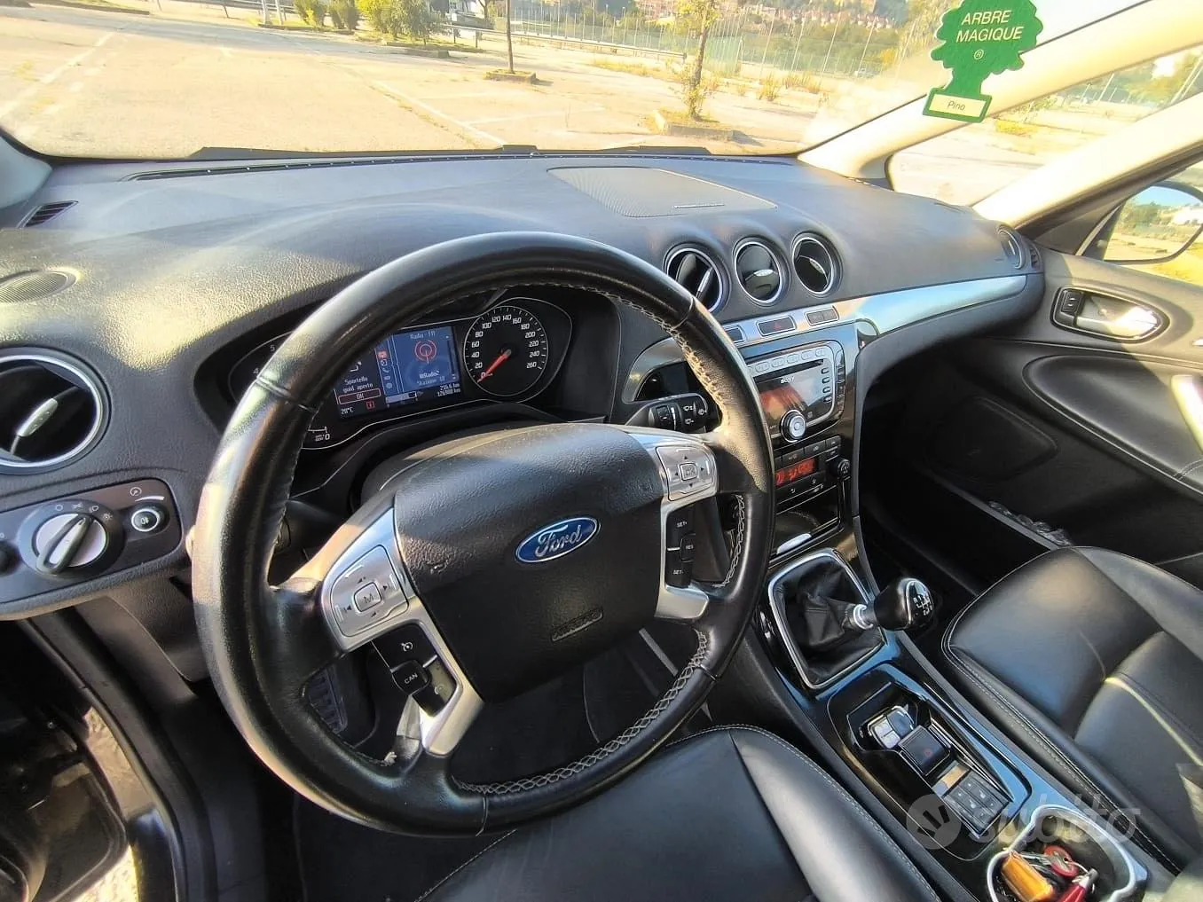 Ford S-Max 2010 photo 2