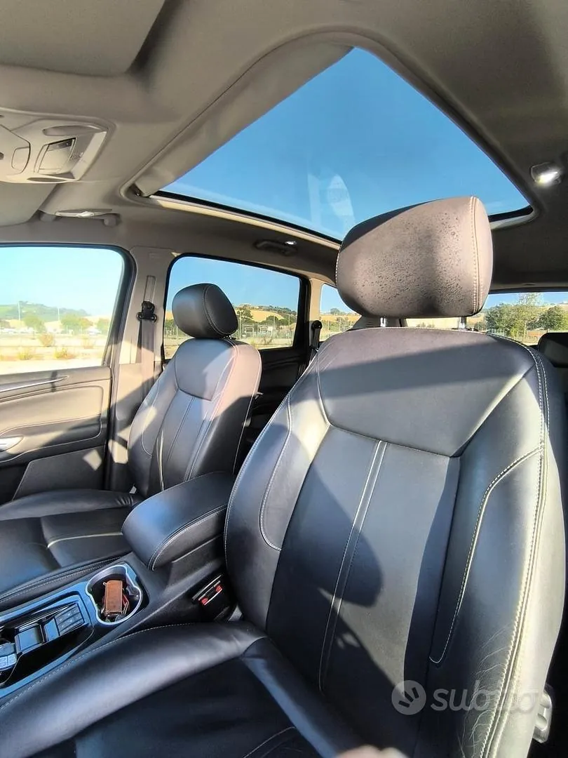 Ford S-Max 2010 photo 4