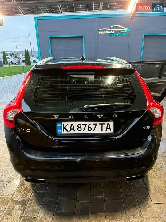 Volvo V60 2014 photo 2