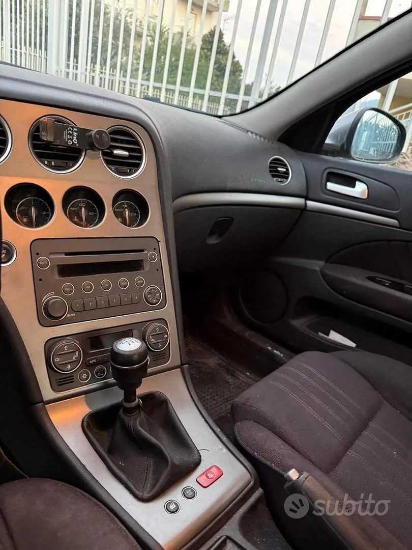 Alfa Romeo 159 2008 photo 5