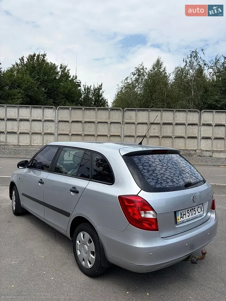 Skoda Fabia 2008 photo 3