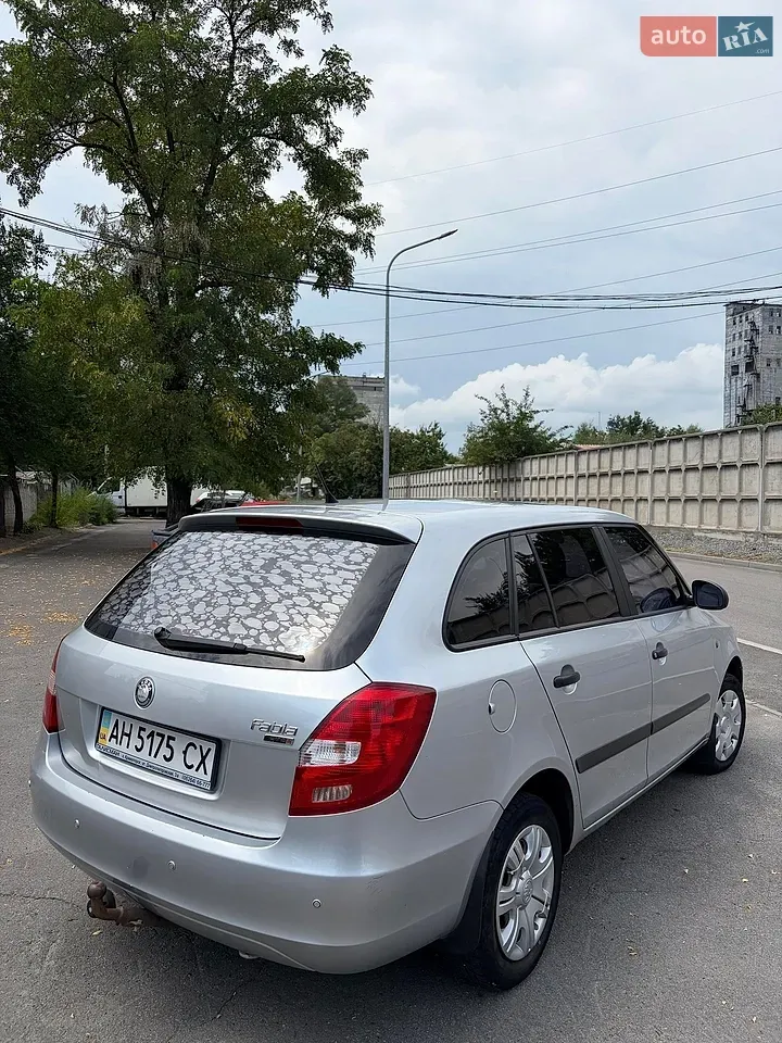 Skoda Fabia 2008 photo 2