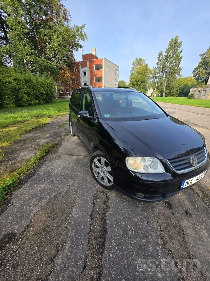 Volkswagen Touran 2005 photo 2