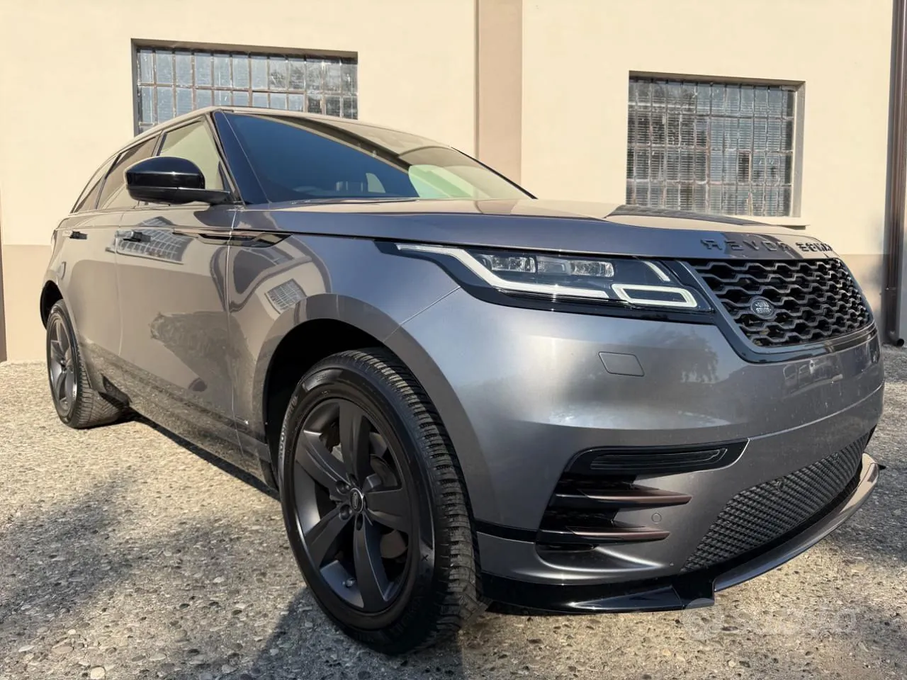 Land Rover Range Rover Velar 2020 photo 3