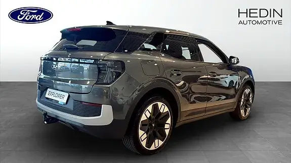 Ford Explorer 2026 photo 2