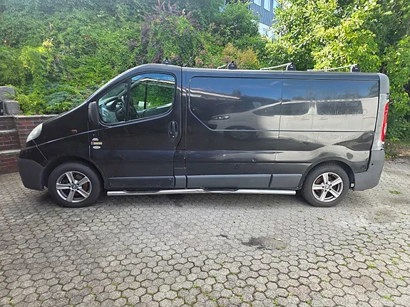 Opel Vivaro 2011 photo 2